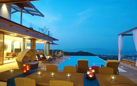 9 Br Sea View Villa Blue ~ 5* with staff