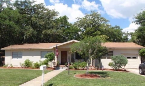 Neatly kept mid-century ranch-style house with hardwood floors & spacious rooms