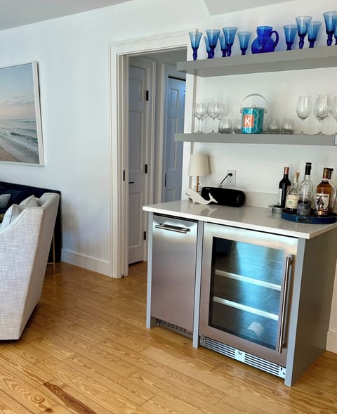 Beverage fridge and large ice maker(perfect for packing beach cooler!)