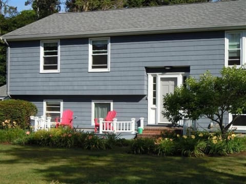 Home on Wooded Lot next to Beach, Well Maintained and Private