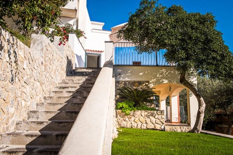 the entrance of the villa, At right,  you see one of the many gardens