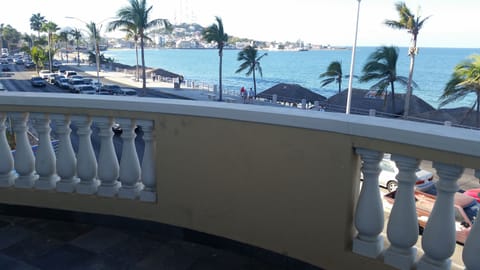 Beach front with Panoramic views and great location for markets and restaurants.