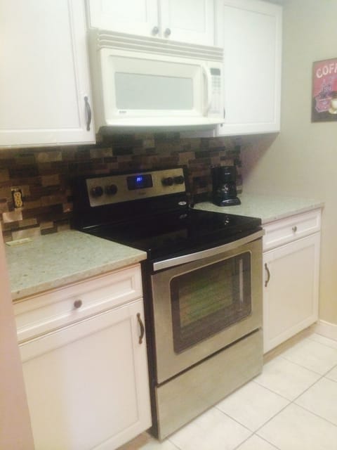 Fully equipped kitchen with apt.size washer/dryer