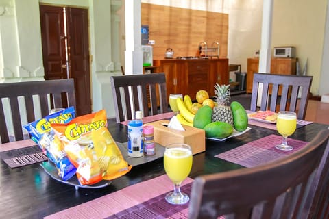 Central Seminyak, Staff, 3 BR Pool Villa