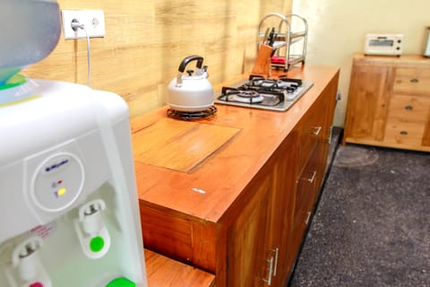 Central Seminyak, Staff, 3 BR Pool Villa