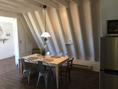 Cozy dining seats 8.