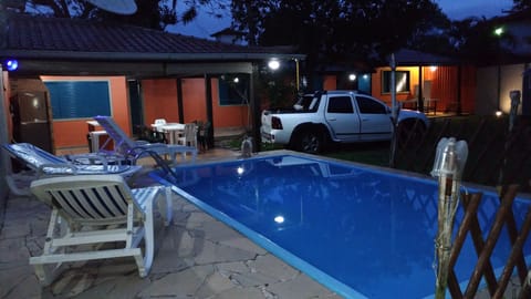 MARAVILHOSO QUIOSQUE  A NOITE JUNTO A PISCINA 