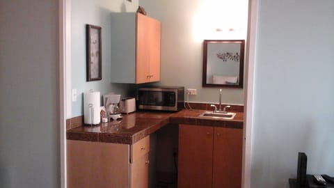 502A Kitchenette