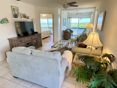 Spacious airy unit decorated with coastal vibe. Florida Bay open water views!!