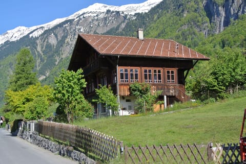 The chalet L'Etoile des Prés, view from the east.