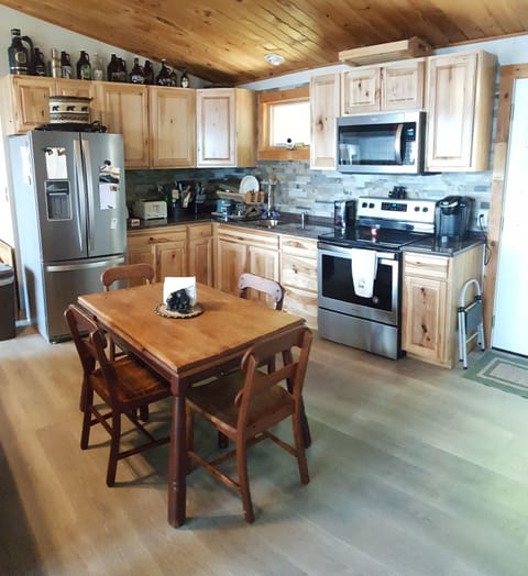 Newly rennovated, fully stocked kitchen.