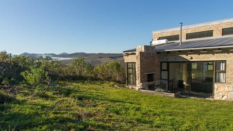 Oxalis Cottage with braai (BBQ) area and garden