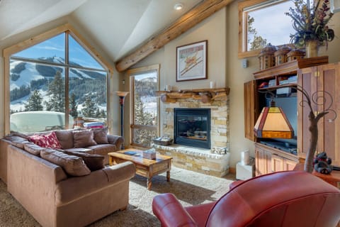 Relax in the cozy living room with outstanding views of the ski resort