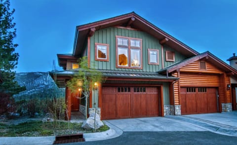 Juniper Crest #19 - Slope-side 4 bedroom and 4.5 bathroom townhouse