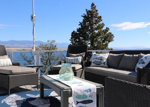 Deck on top of the boulders above the lake