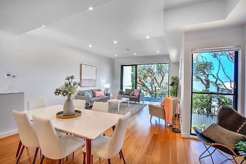 Living  / lounge area