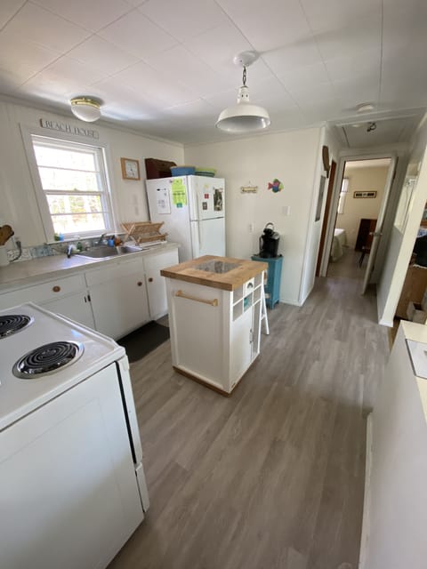 Lobster pots, all necessary dishware, utensils, toaster; everything you need!