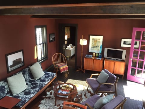 great room with day bed 