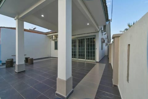 Corner House 3 Bedroom Near Klebang