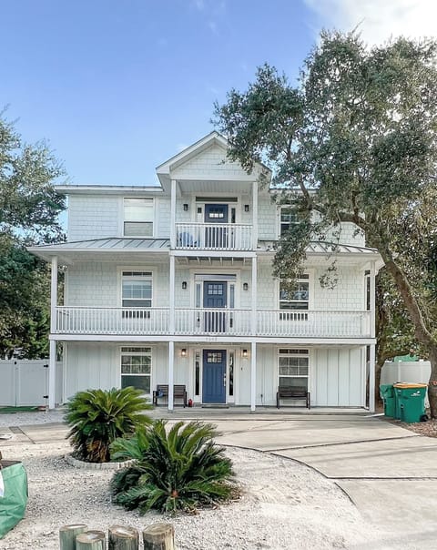 1 Block to Tarpon Beach Access