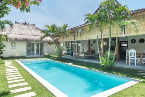 Beautiful 4 BR villa in Seminyak square