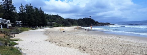 Flynn's Beach - Patrolled Beach Sept to April 9am to 5pm