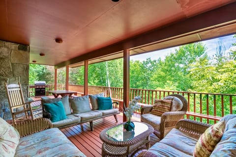 Summer View Deck Green MT HOUSE