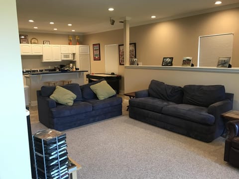 couch to left folds out