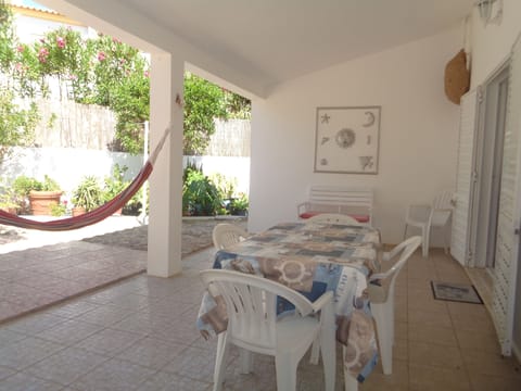 mesa no alpendre