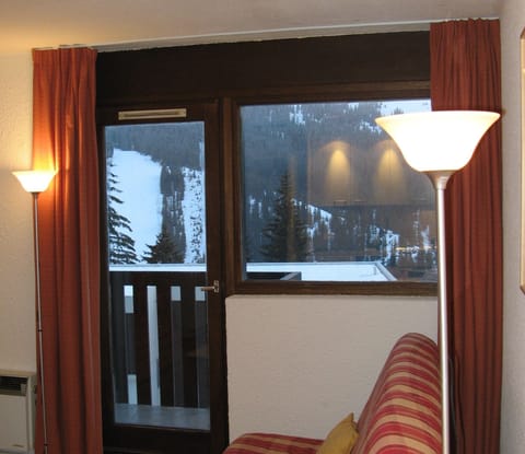 view directly onto the mountains