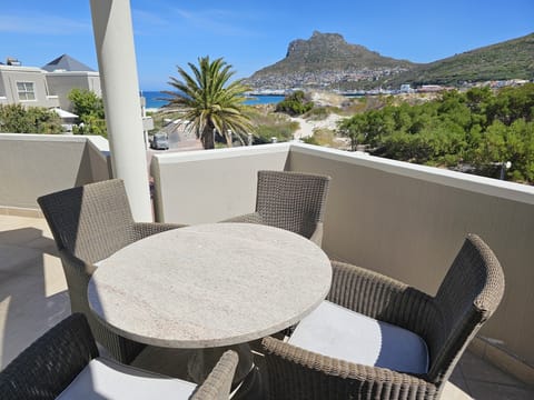 Balcony seating on upstairs lounge side