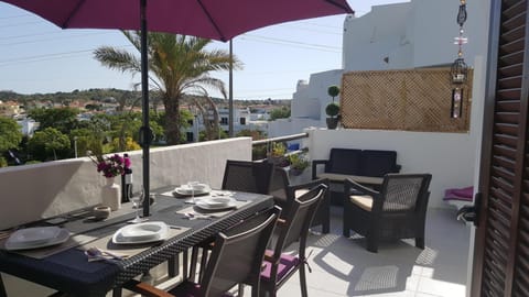 Alfresco dining looking over pool area & gardens