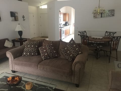 Lounge / dinning area