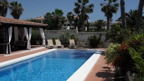 Private Pool and Luxury Villa