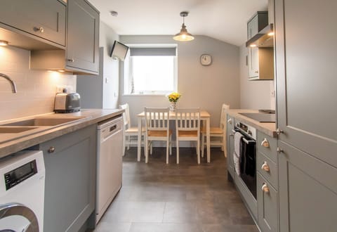 Dining area in the kitchen with seating for 4, electric oven, induction hob