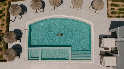 Expansive 100m² private pool designed for family leisure and unforgettable days.
