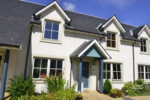 Two Bedroom Two Bathroom Contemporary Open Plan Living Area on Ground Floor