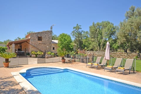Alba, charming country house with pool in Llubí, perfect for enjoying the tranquility of Mallorca.