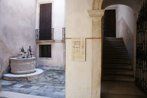 Interior courtyard with a well and begin scale