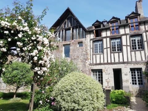 Millefleurs, two bedroomed garden apartment. 