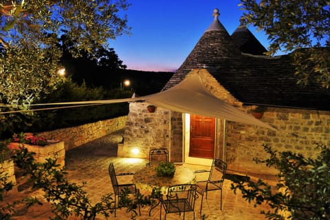 Vista esterna Trullo Ciliegio