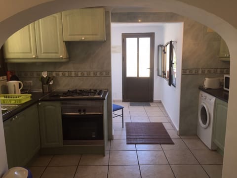 bright open plan apartment for 2