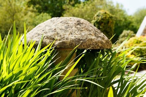 Garden feature ... staddle