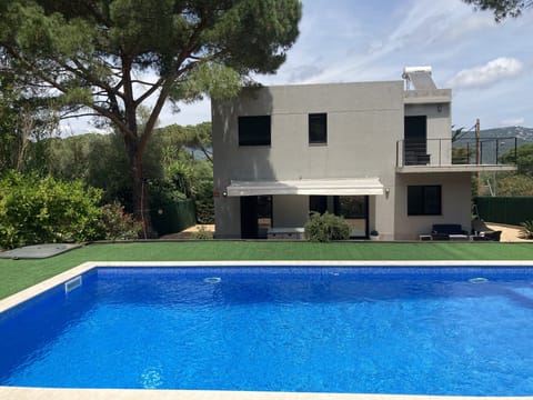 Large well kept pool , heated at extra cost