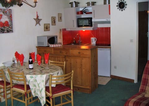Kitchen/ lounge/ dining area