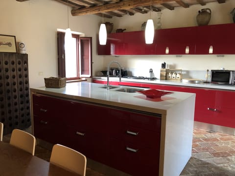 Prepare food in the very well equipped kitchen 