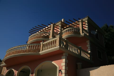 Villa Paradise  outside