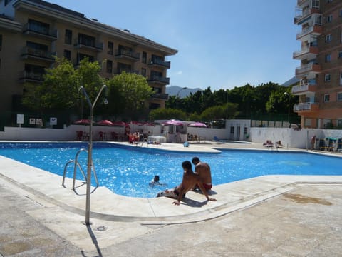 The FREE pool with kiosk serving wine, beer, ice cream and sweets