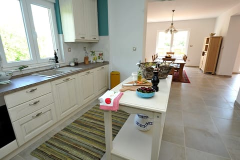 DETACHED HOLIDAY HOME WITH POOL - VILLA TIJARA, CROATIA