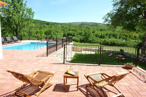 DETACHED HOLIDAY HOME WITH POOL - VILLA TIJARA, CROATIA